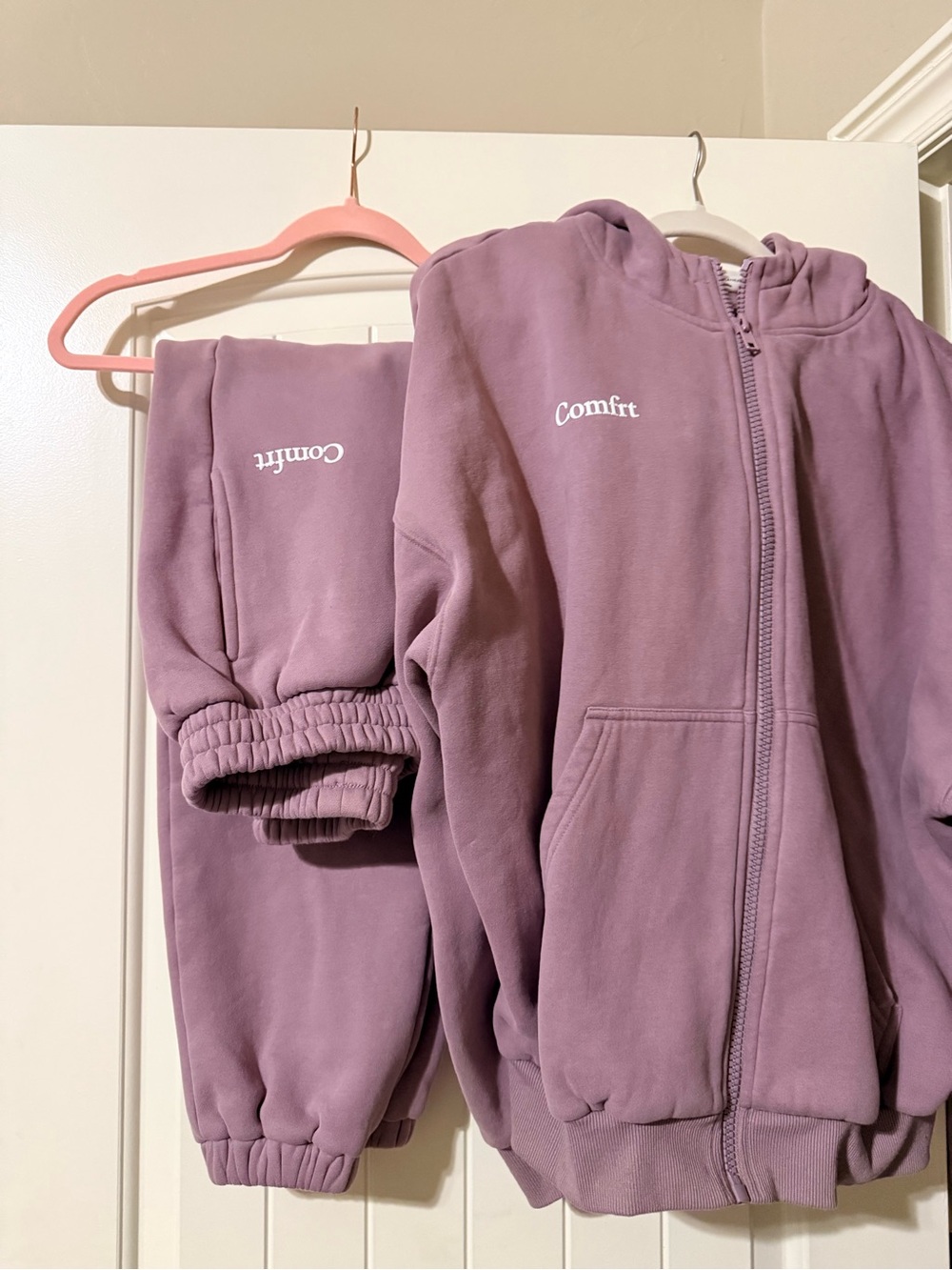 Comfrt Unisex Orchid Zip Hoodie & Jogger Set Runs big.